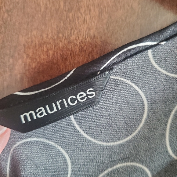 Maurices Stylish V-neck Black Tank - Picture 4 of 4